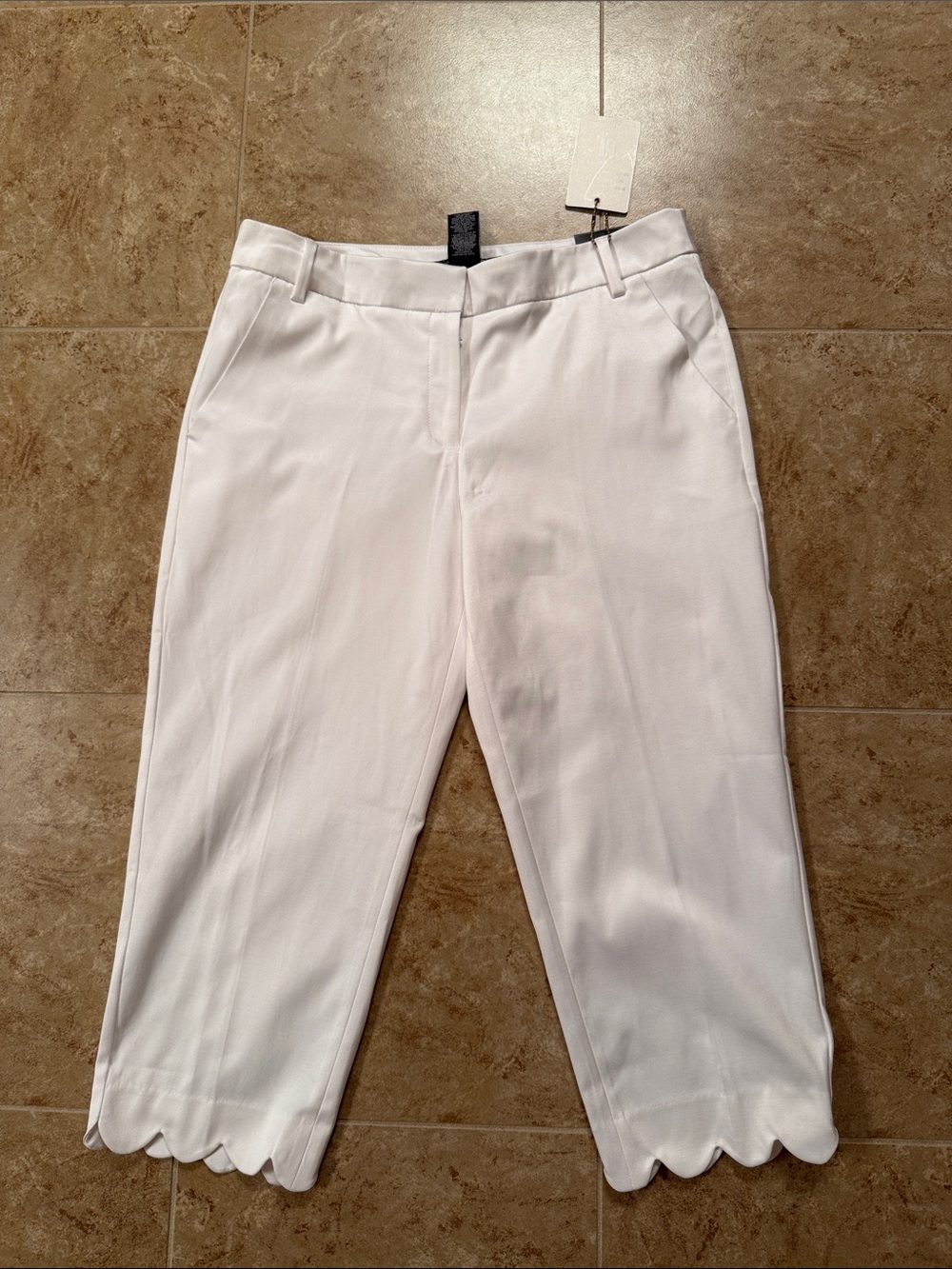 Zac & Rachel White Scalloped Hem Capris